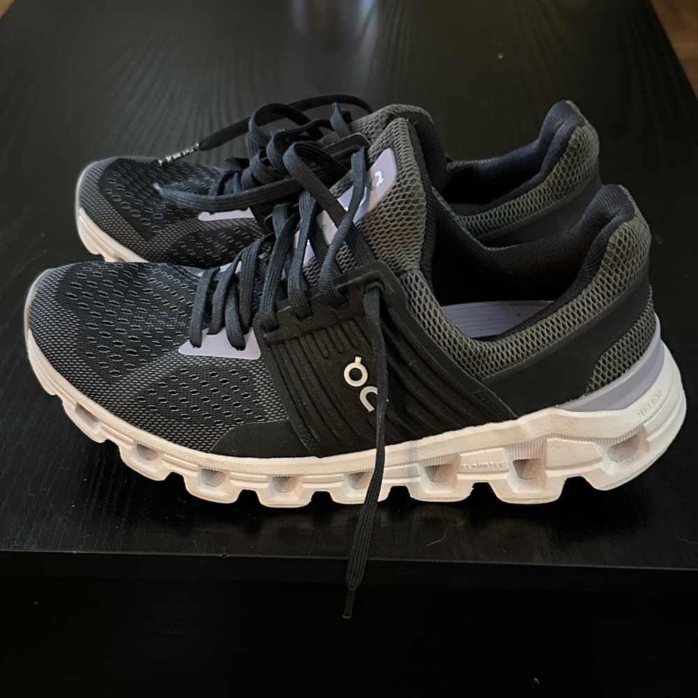 On Running Cloudswift Athletic Shoes - Picture 2 of 6